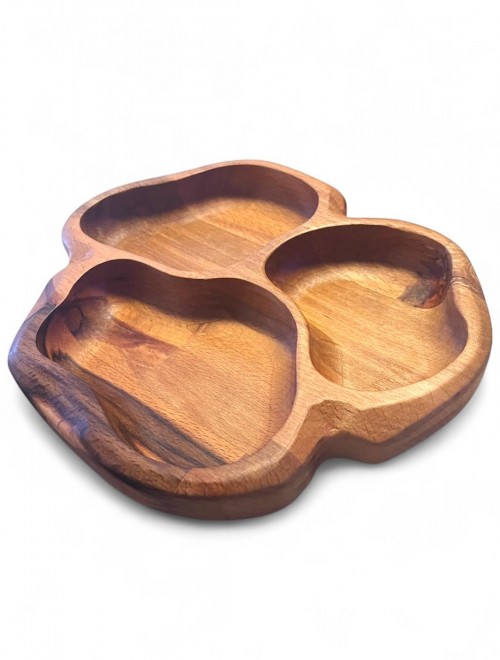 El Yapımı 3 Bölmeli Ahşap Servis Tabağı – Doğal Doku ve Şık Sunum